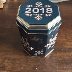 2018 Decorative Music Box Tin - Works Fine