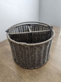 Wicker utensil caddy