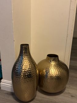 Gold Vase Decor