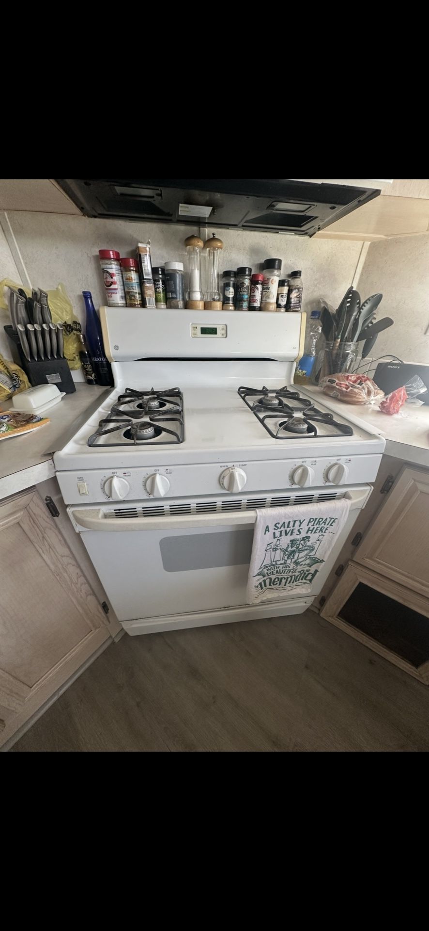 Stove/ Oven And Microwave