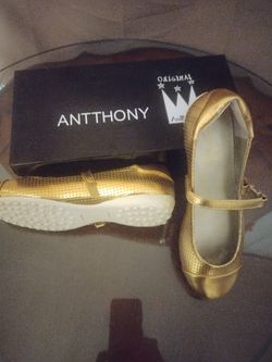 Anthony Originals, Flats w/buckle, non-slip bottoms $10