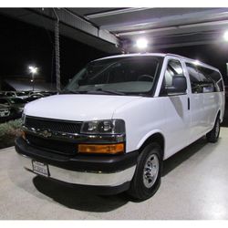 2017 Chevrolet Express 3500 Passenger 
