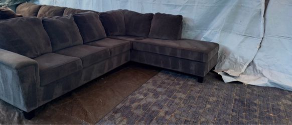 Grey couch, free delivery today. It’s still like new. We sell all the time