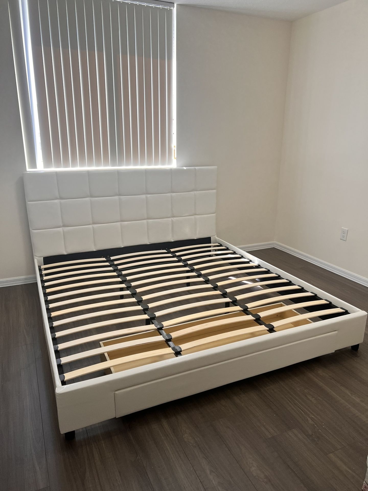 Brand New King Size Bed Frame with Storage / Available in Black and White 