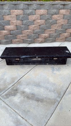 Truck tool box
