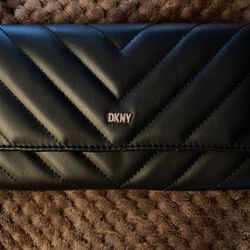 Wallet Black DKNY $40