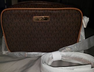 New Michael Kors Signature Jet Set East West Crossbody
