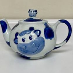 Darling Delft Teapot with cow. Made in Holland