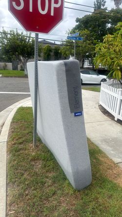 Free queen element mattress