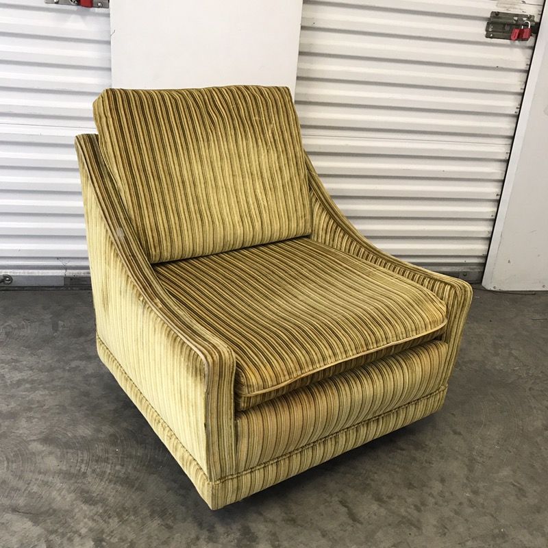 Mid-Century 70s Velvet Lounge Chair