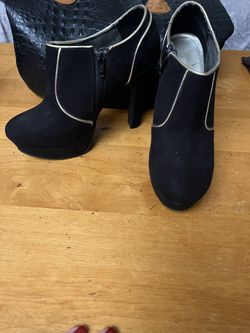 Black And Gold Heels Size 8