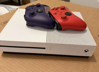 Xbox One S 500GB Bundle - 2 Controllers and Cables