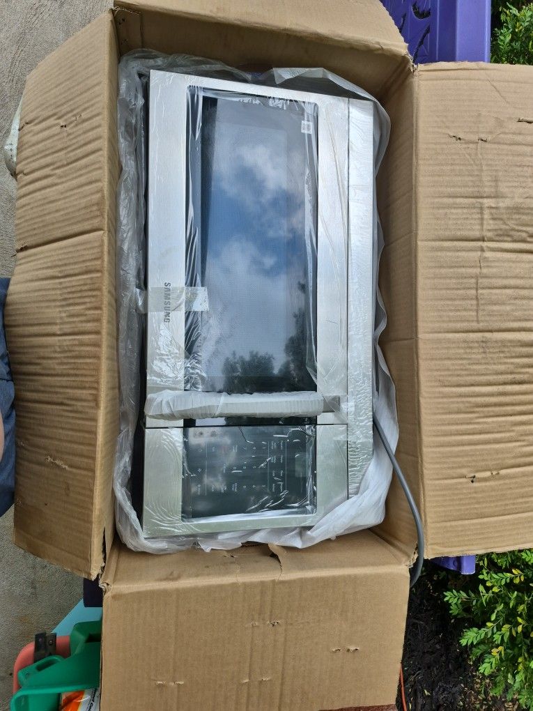 Samsung.
 Under the hood microwave oven.