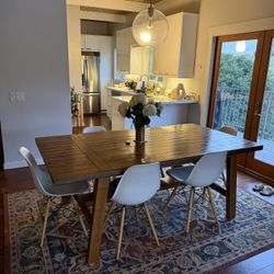 Dining Room Table & 4 Chairs