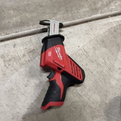 Milwaukee M12 Hacksaw