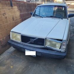 Volvo (contact info removed). 175k Miles! Clean Title