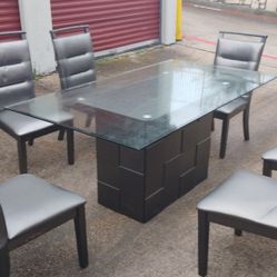 Glass Table And Chairs 