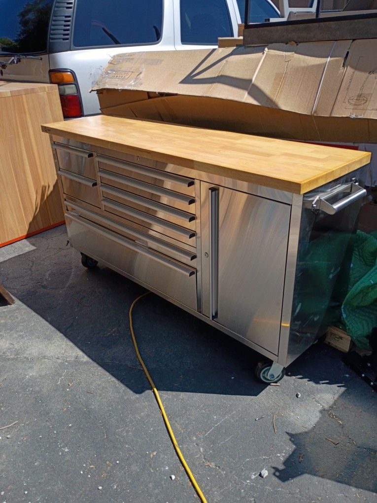 STAINLESS STEEL WORK BENCH