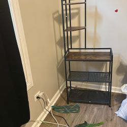 Corner Bookshelf 