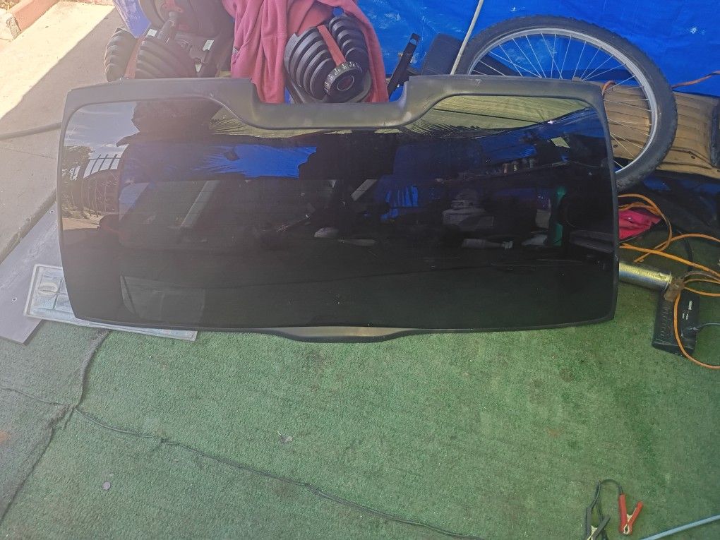 2000 2005 Yukon Denali back window
