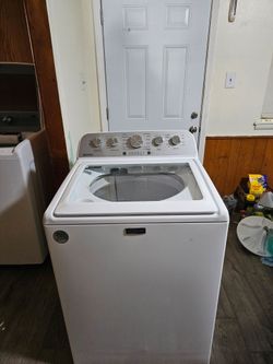 MAYTAG WASHER XL CAPACITY 4.8 CU CLEAN AND DESINFECTED EXCELLENT CONDITION DELIVERY AVAILABLE FOR EXTRA FEE