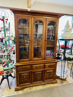 Early American 2 Piece Hutch 