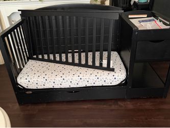 Graco Bellwood 5-in-1 Convertible Crib and Changer