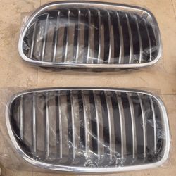 2011 - 2013 BMW 528i 535i 550i (F10)  OEM Kidney Grille  Pair