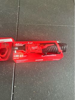 Milwaukee m12 ratchet with battery and charger and bag140$ today