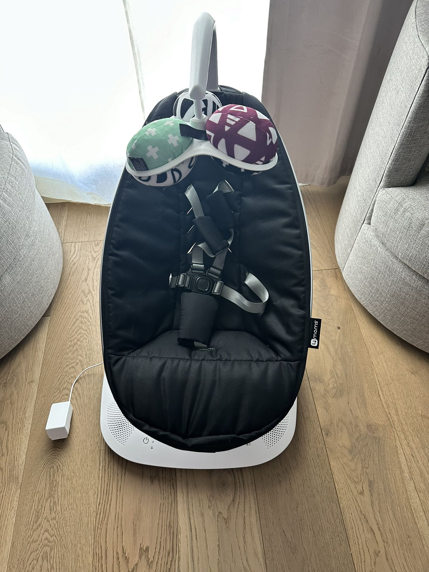 4moms Mamaroo Multi-motion Baby Swing !