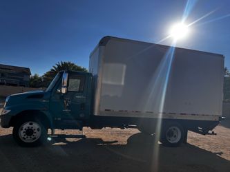 2013 International 4300 Durastar 16' Box Truck