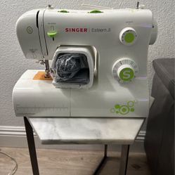 Singer Esteem II Sewing Machine 