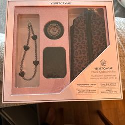 Velvet caviar media set