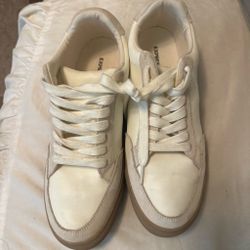 Shoes for men size 11. Like new