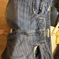 Levis- low loose jeans for women size 33