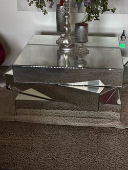 3 Dimensional glass table