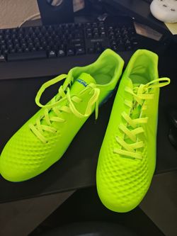 Soccer shoes men's 13