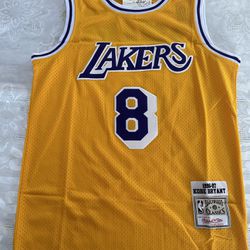 Adidas Size Medium Kobe Bryant LA Los Angeles Lakers Jersey Youth #24 Used  for Sale in Palo Alto, CA - OfferUp