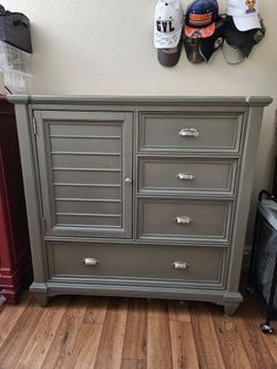 Dresser