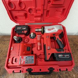 📌Milwaukee M18 18-Volt Lithium-Ion Cordless 3/8 in. to 1-1/2 in Expansion Tool Kit with 3 Heads, Two 3.0Ah Batteries)👉PRECIO FIRME NO MENOS👉$650