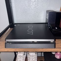 PS4 Slim Day Of Play 