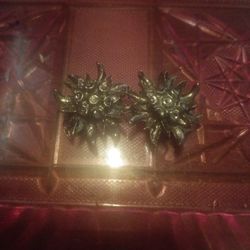 Vintage Silver Toned Starburst Clip Ons For Sale.