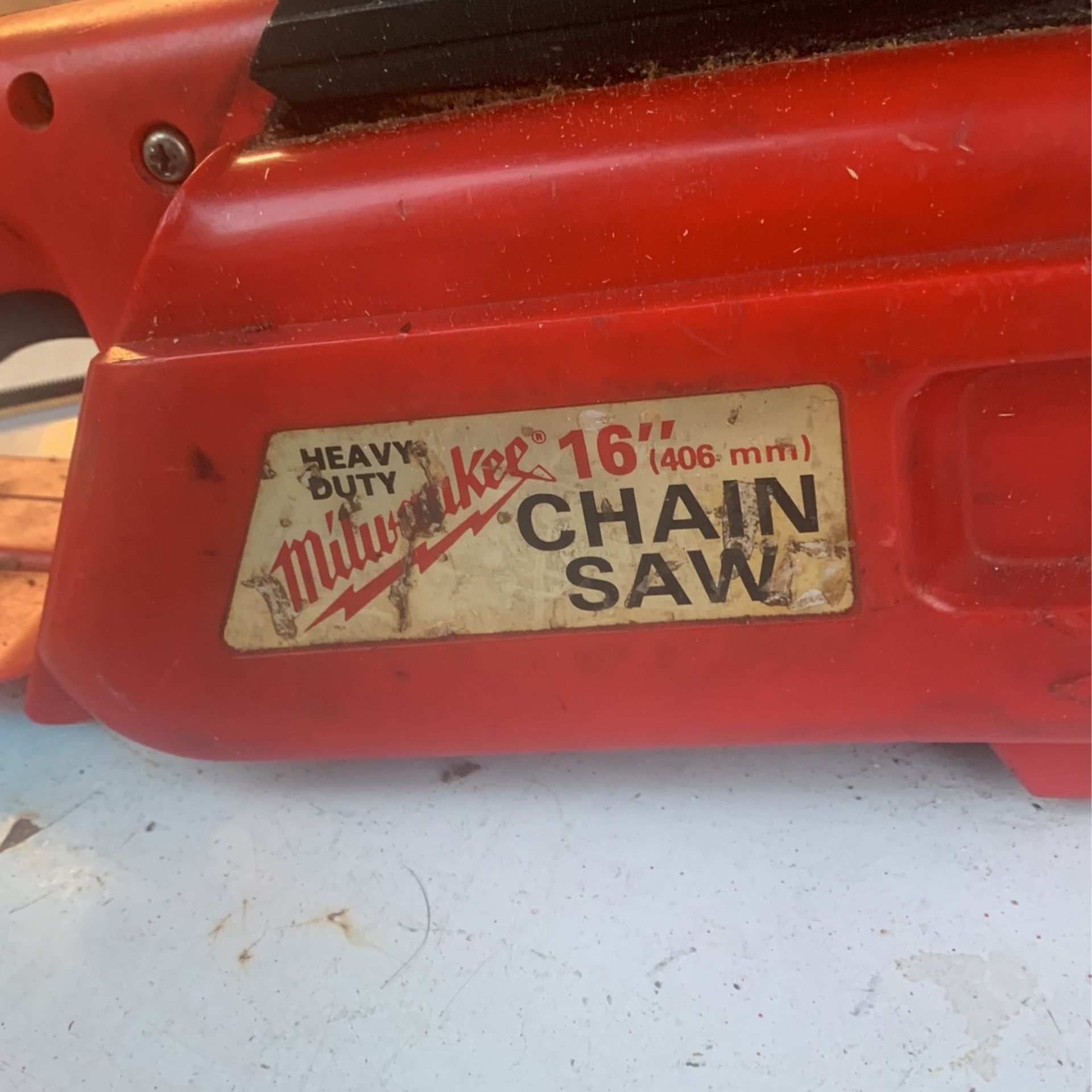 Milwaukee 120 V electric chainsaw