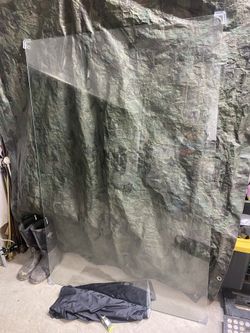 Table Glass 60inx 40 1/4in