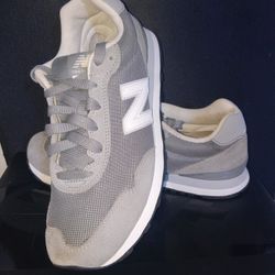 New BALANCE MEN SIZE 9.5 