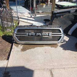 2019-2023 RAM 1500 Chrome Grill OEM 
