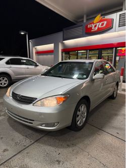 2004 Toyota Camry XLE (FULLY LOADED)