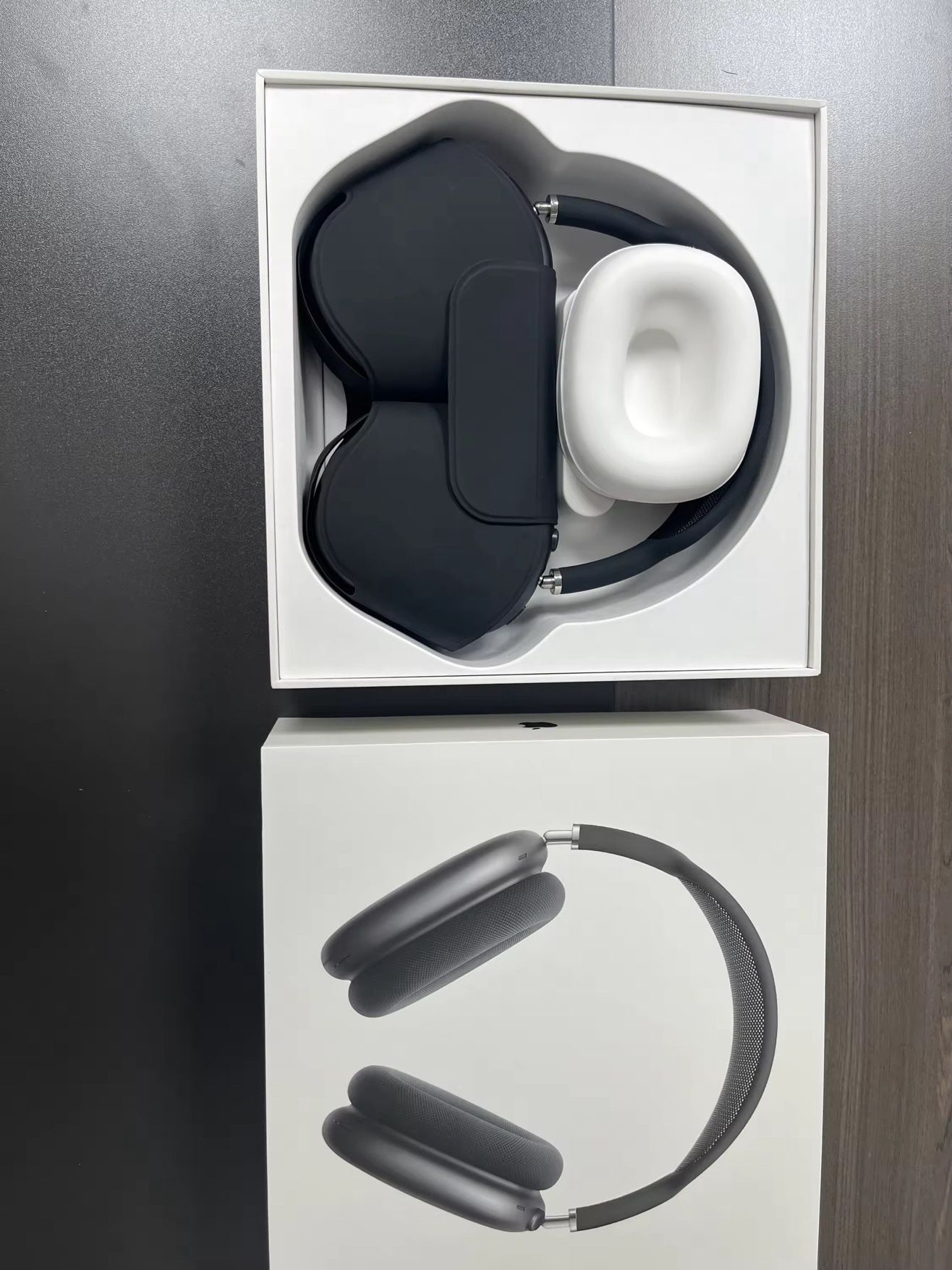 Apple AirPod Maxes