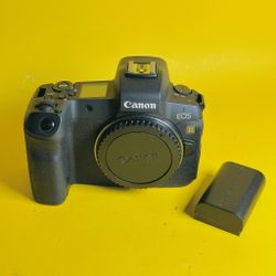Canon EOS R 30.3MP Full Frame Camera - Under 1K Shutter Like New