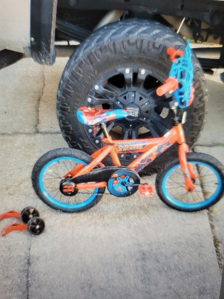 Spider-Man 16 Inch BMX Kids Bike With Training Wheels!